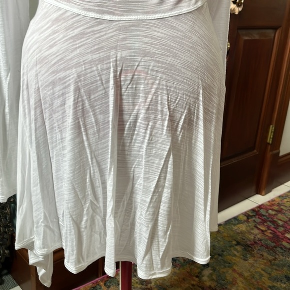 BCBG Top NWOT White asymmetrical hem burnout long sleeve stretch Size M - Picture 10 of 11